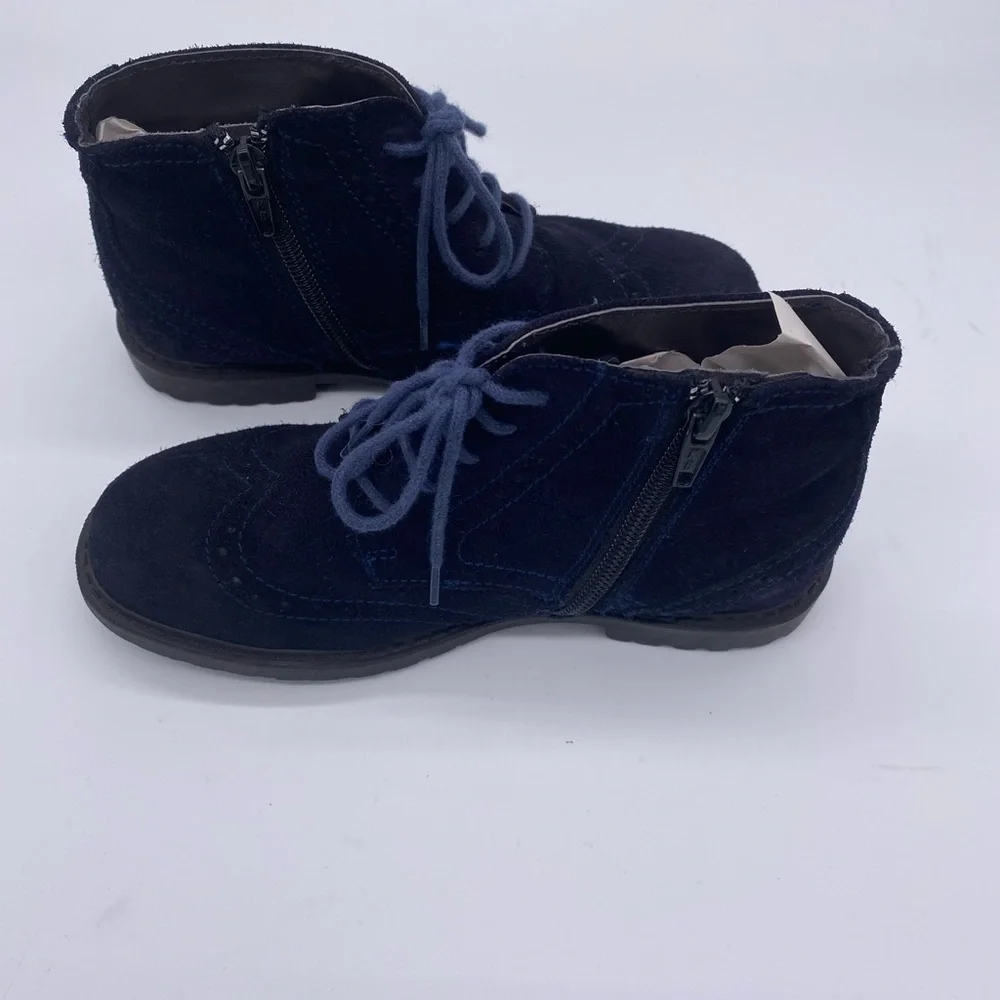Boys' boots Blue suede laced boots.